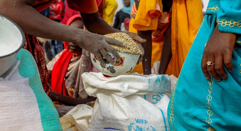 Продовольственная помощь для беженцев из Судана в Чаде.